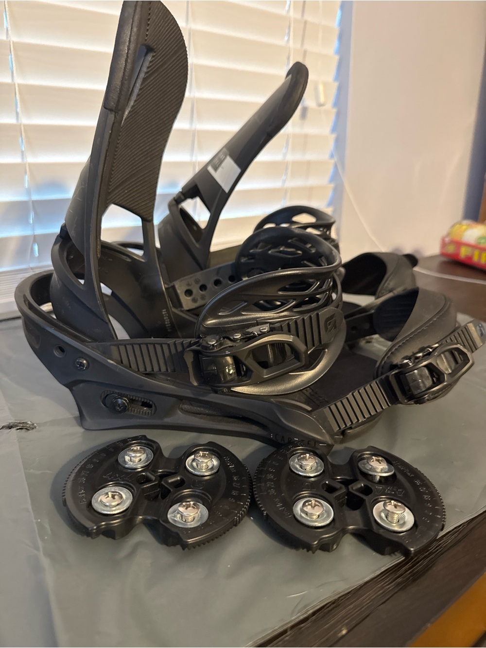 Black Burton Cartel Reflex Snowboard Bindings with Replacement Discs